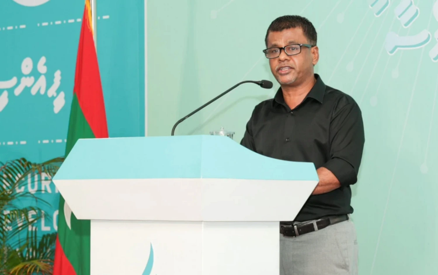 Image for ޤައުމު އިސްކުރެއްވުމުގައި ރައީސް ޑރ.މުޢިއްޒު ދައްކަވަަނީ ފުރިހަމަ ނަމޫނާއެއް: ނާޒިމް service